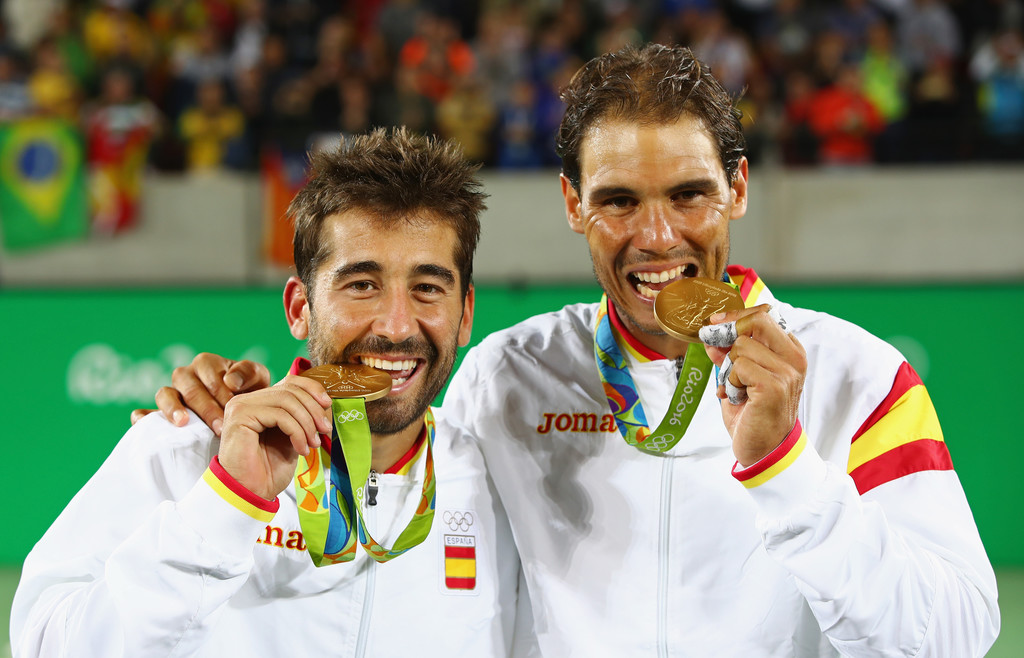 Zlatí medailisté Rafael Nadal a Marc López